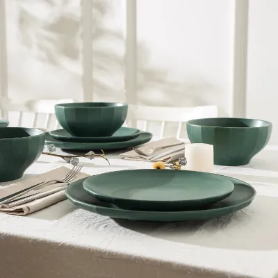Emerald-Green-Stoneware-Dinner-Plate-3.webp