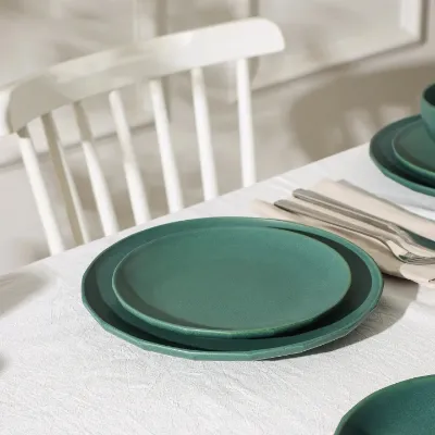 Emerald-Green-Stoneware-Dinner-Plate-4.webp