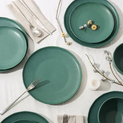 Emerald-Green-Stoneware-Dinner-Plate-5.webp